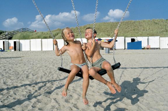 Niños en la playa Holanda