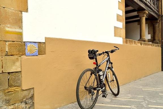 Bicicleta en el Camino de Santiago Norte en colunga