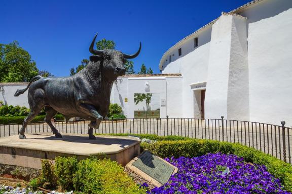 Escultura toro en Ronda