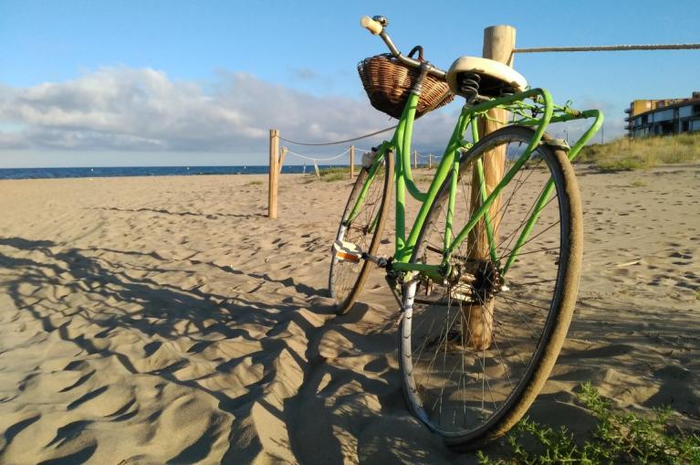 Bicicleta vintage en la playa de L'Estartit