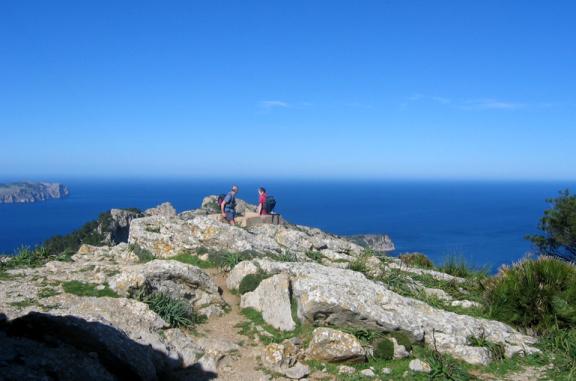 Senderistas costa norte de Mallorca