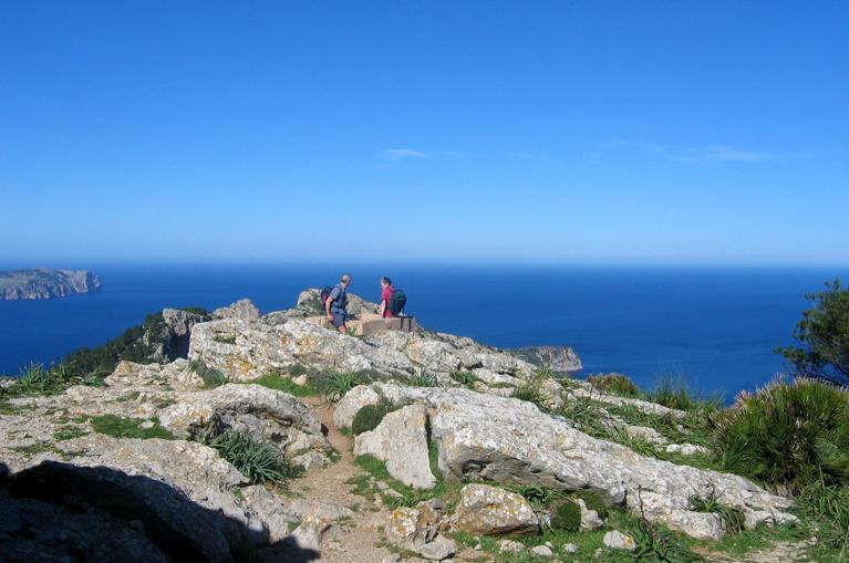 Senderistas costa norte de Mallorca