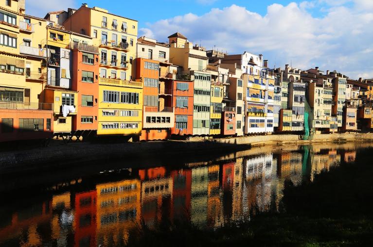 Girona reflejo edificios