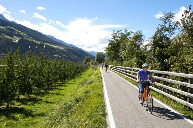 Ciclistas en el Lago Garda