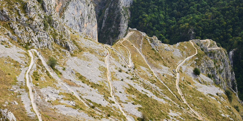Subida en zig-zag por Urd&oacute;n