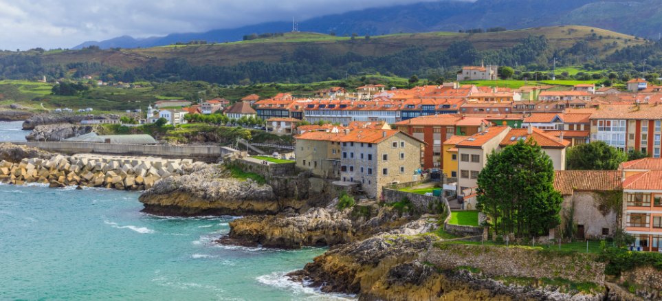 Pueblo en la costa de Llanes