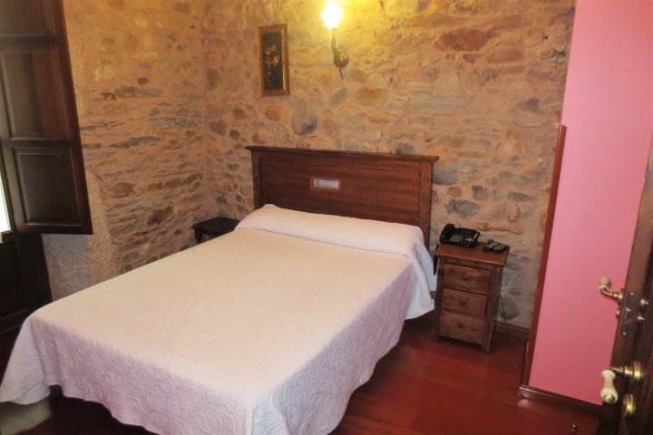 Habitación Hostal Virgen de la Encina en Ponferrada